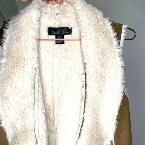 Brandon Thomas Faux Suede Vest With Faux Fur Lining Size Small - Picture 6 of 8